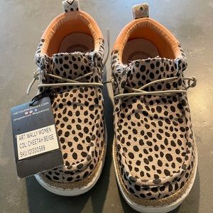 Hey Dude Wally Cheetah Beige women’s size 6 SOLD OUT!